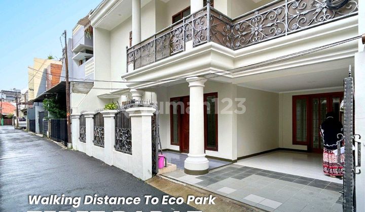 Rumah Bagus Bangunan 2 Lantai Jalan 1 Mobil dan Siap Huni