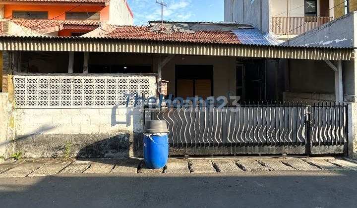 Jarang Ada !! Rumah Hanya Hitung Tanah Jalan 2 Mobil Dalam Komplek