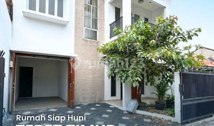 Rumah Bagus Bangunan 2 Lantai Siap Huni Di Jalan 1 Mobil