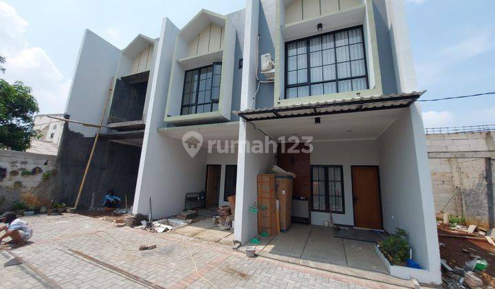 RUMAH 2 LANTAI LOKASI STRATEGIS 5 MENIT KE STASIUN DEPOK  2