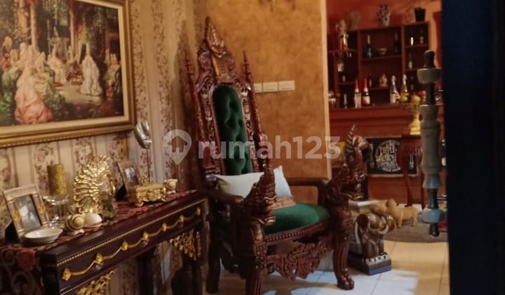 Dijual rumah  di Pondok Gede - ada lantai basement di pinggir jalan utama