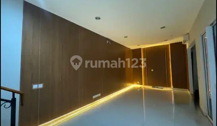 Dijual Segera !!!
rumah 2 Lantai Sangat Terawat Semi Furnished Dalam Cluster Pinewood Banjar Wijaya  2