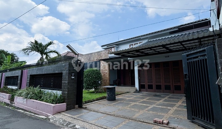 CLASSIC HOUSE WITH SPACIOUS YARD IN JURANG MANGU BARAT, SOUTH TANGERANG #CHFT