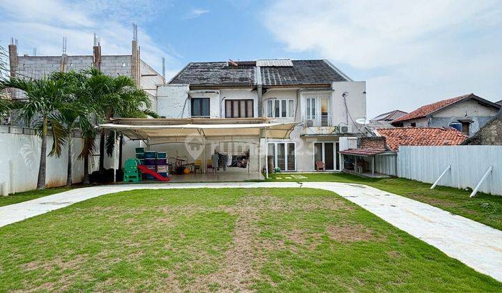 Rumah Semi Furnish Dengan Halaman Belakang Luas Di Lebak Bulus, Jakarta Selatan 1