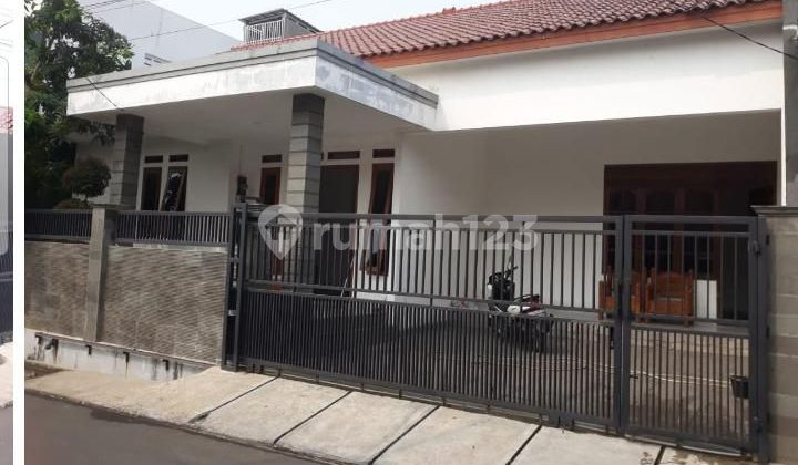 Rumah Mewah di Swadarma Jakarta Selatan Rumah Mewah di Swadarma Jakarta Selatan
