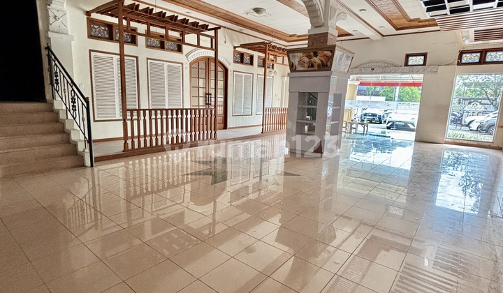 Commercial Space for Rent Mainroad Riau Street Bandung Commercial Space for Rent Mainroad Riau Street Bandung