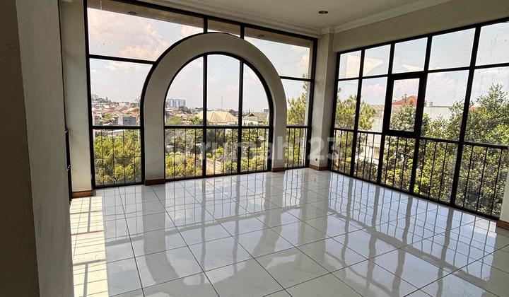 Jual Rumah 3 Lantai Setraduta Cocok untuk Kantor Jual Rumah 3 Lantai Setraduta Cocok untuk Kantor