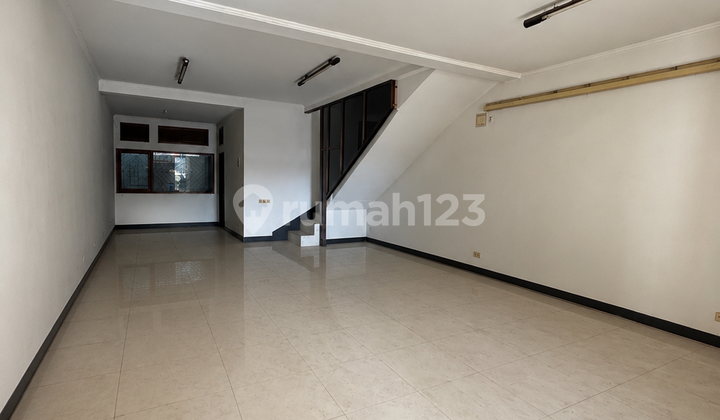 Translation in English: Sell Shophouse Business Place Strategic Entrance Access to Mekar Wangi 1