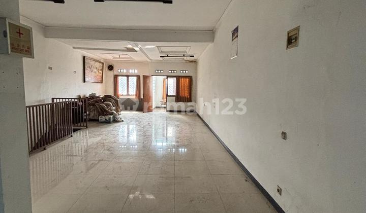 Translation in English: Sell Shophouse Business Place Strategic Entrance Access to Mekar Wangi 2