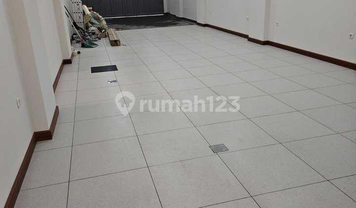 Translation: For Sale / For Rent - Shop / Commercial Space in the Heart of Leuwipanjang City 1