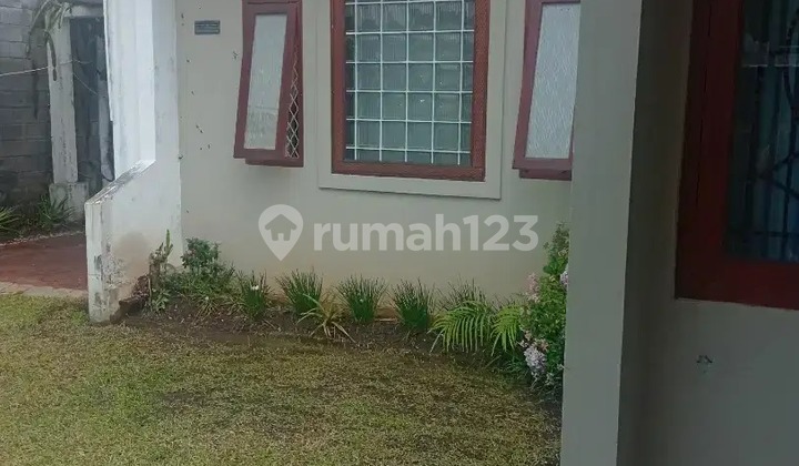 For Rent: Nice, Well-Maintained House with Spacious Yard in Cihanjuang Cisintok For Rent: Nice, Well-Maintained House with Spacious Yard in Cihanjuang Cisintok
