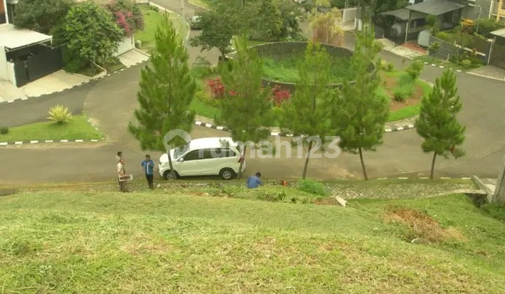 Dijual tanah kondisi jarang ada yaitu berkontur bukit dengan memiliki 2 jalan atas dan bawah. Cocok dibuat villa. Uniknya tanah ini letaknya dalam perumahan yg hangat
