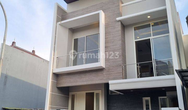 Dijual rumah Bagus split level di pakuwon City 1