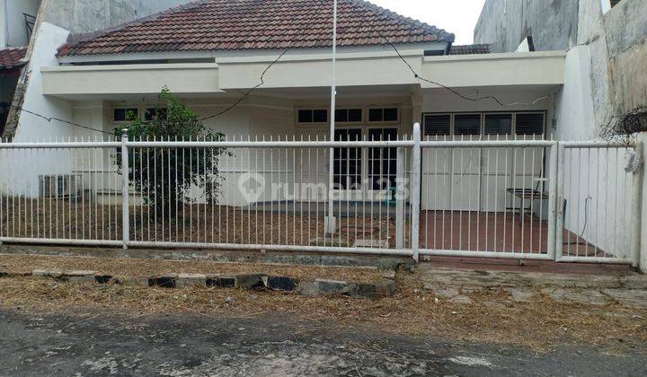 Disewakan Rumah Halaman Dpn Luas di Dharmahusada Indah Selatan 1