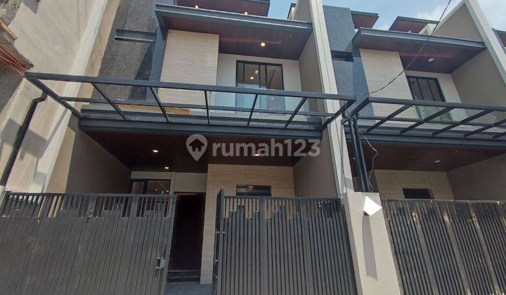 Rumah baru 3lantai Dukuh Kupang Surabaya Barat ada rooftop multifunction room dkt Mayjen Sungkono Ciputra World mall 1