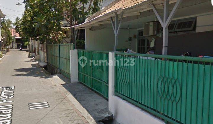 Rumah 2 Lantai Lokasi Strategis di Pradah Permai 2