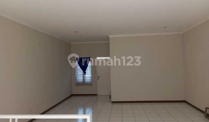 For Rent, Clean Shop House Ready to Use In Kopo Permai 2