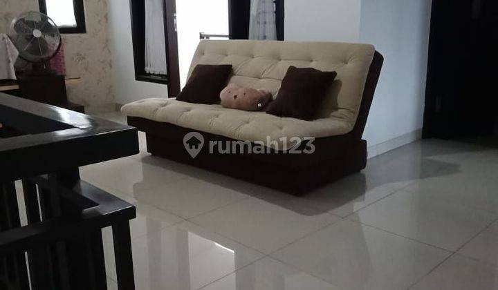 Dijual Rumah Semi Furnished 2 Lantai di Taman Kopo Indah 3 1