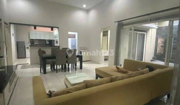 Dijual Rumah 2 Lantai Furnished di Kota Baru Parahyangan 1