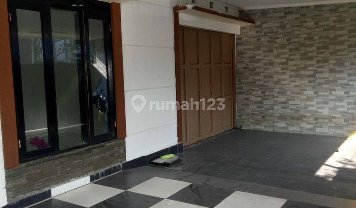 Dijual Rumah Bagus dengan Kolam Koi di Taman Kopo Indah 3 1