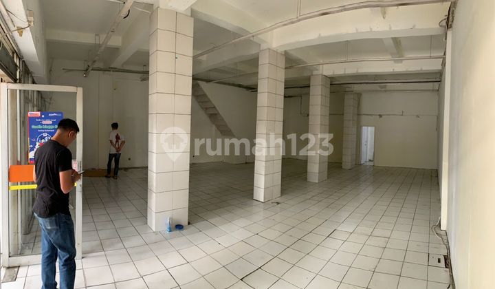 For Rent: Strategic Location Shop House in the Center of Bandung City 2