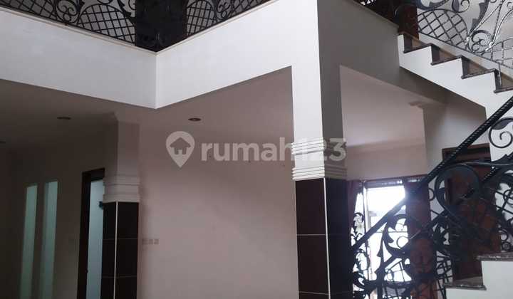 Rumah Terawat 2 Lantai Siap Huni Di Batununggal