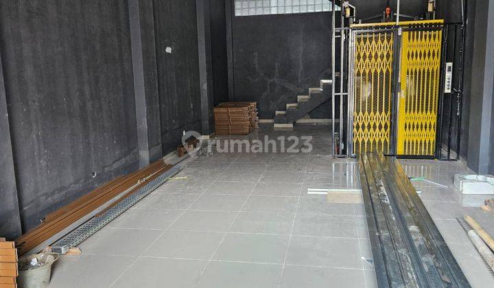 Disewakan Ruko 3 Lantai Siap Pakai Di Holis Regency 2