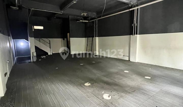 3-Story Ready-to-Use Shop House for Rent on Gatot Subroto, Bandung 2
