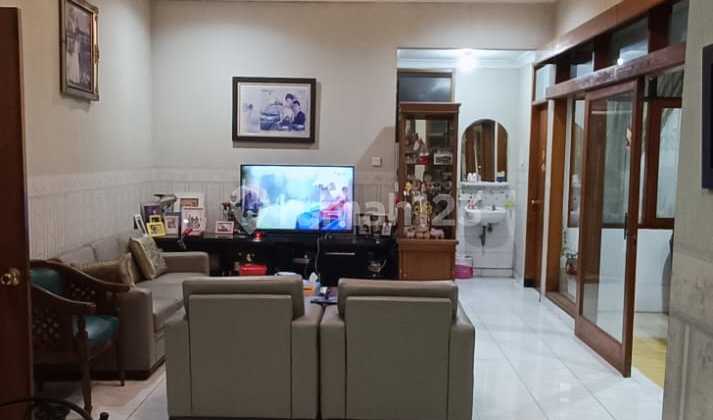 Dijual Rumah Hitung Tanah di Singgasana Pradana