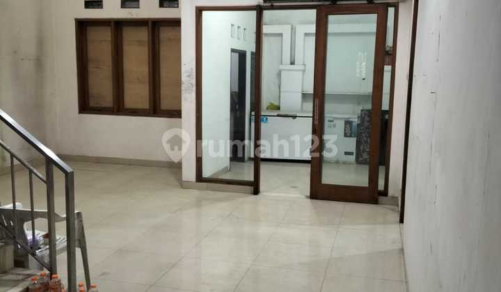 Jarang Ada Rumah Hitung Tanah di Taman Kopo Indah 3