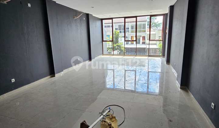 Disewakan Ruko 3 Lantai Siap Pakai Di Holis Regency 1