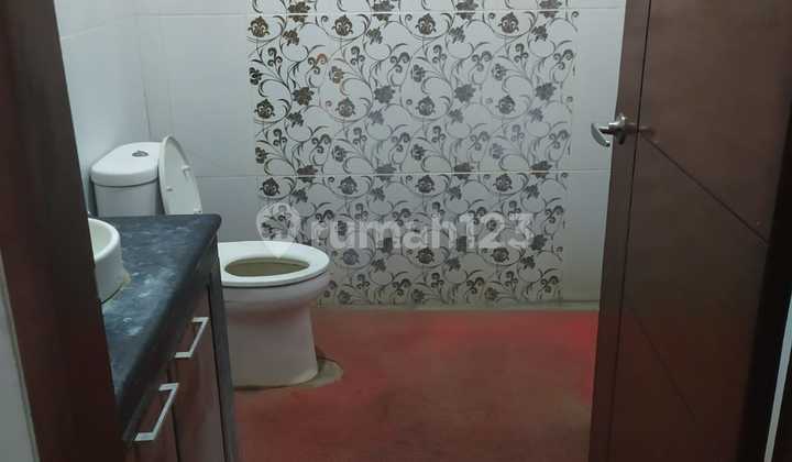 Rumah Terawat 2 Lantai Siap Huni Di Batununggal 2