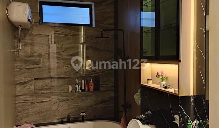 Dijual Rumah Mewah Ada Kolam Renang Di Kota Baru Parahyangan 2