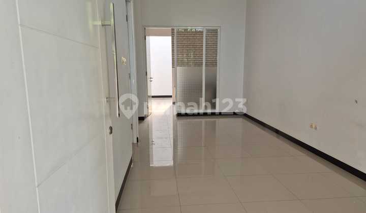 Rumah Minimalis Terawat Siap Huni Di Taman Kopo Indah 5 2