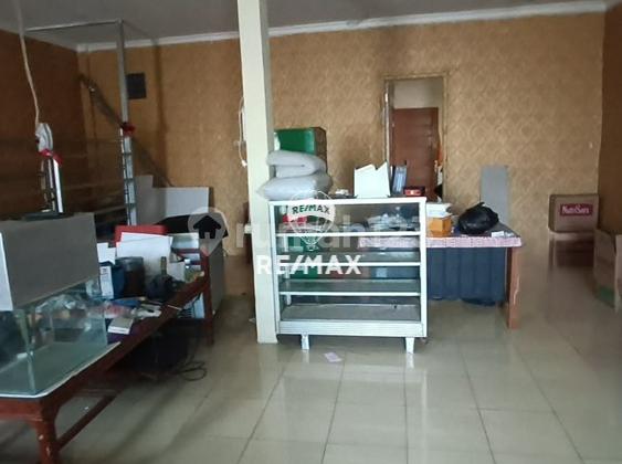 FOR SALE: HOUSE WITH 3 SHOP HOUSES IN CIBUBUR AREA, ATTRACTIVE LOCATION 2