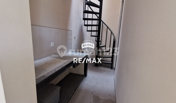 DIJUAL DAN DISEWAKAN RUMAH HOEK DALAM KOMPLEK ARCADIA BOULEVARD SALEMBARAN 2