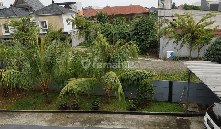 Rumah 2 Lantai Ada Paviliun Halaman Luas Kawasan Veteran Bintaro 1