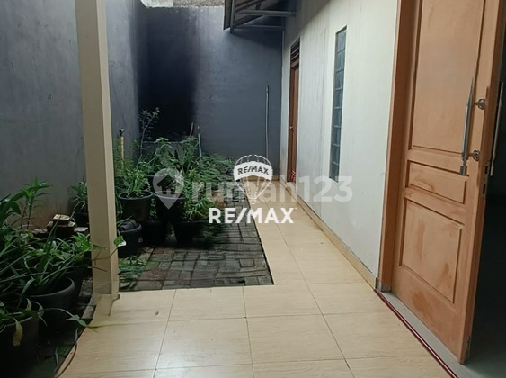 FOR SALE: HOUSE WITH 3 SHOP HOUSES IN CIBUBUR AREA, ATTRACTIVE LOCATION FOR SALE: HOUSE WITH 3 SHOP HOUSES IN CIBUBUR AREA, ATTRACTIVE LOCATION