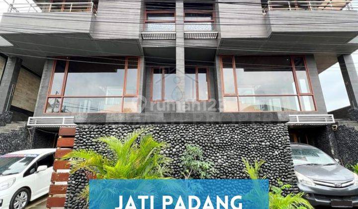 Rumah Industrial Modern Ada Space Halaman Belakang di Jati Padang Pejaten 1