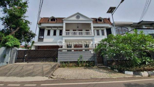 Rumah 3 Lantai Bagus Unfurnished SHM di Kayu Putih, Jakarta Timur 1