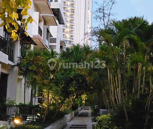 Dijual Rumah Springhill Kemayoran 153m2 Lokasi Bagus, 4 Lantai, Nyaman, Kode Rf, Fr 2