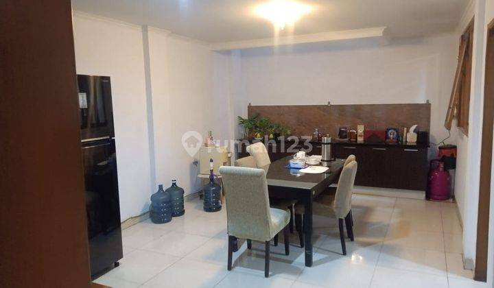 Disewakan Rumah Griya Inti Sentosa 119m2 Fullfurnish, 3 Lantai, Lokasi Bagus, Sewa 120 Juta Per Tahun 2