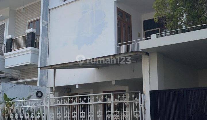 Disewakan Rumah Griya Inti Sentosa 119m2 Fullfurnish, 3 Lantai, Lokasi Bagus, Sewa 120 Juta Per Tahun 1