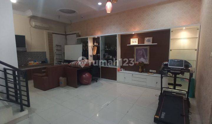 Dijual Rumah Kelapa Gading 136m2 Hadap Utara, Furnish, 2.5 Lantai, Kode Ay 2