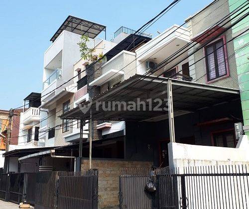 Dijual Rumah Kelapa Gading 90m2 Semi Furnish, 2 Lantai, Hadap Selatan, Kode Ry 1