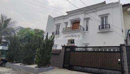 Dijual Rumah Pulomas Luas 300m2 Strategis, 2 Lantai, Nyaman, Kode Ks 1