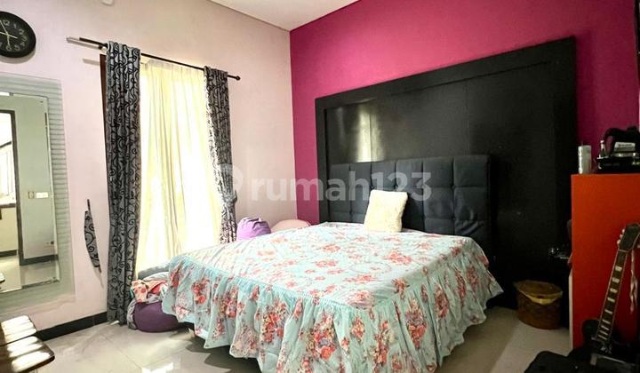 Sell Fast House with 14-Door Boarding Rooms in Kemang 2