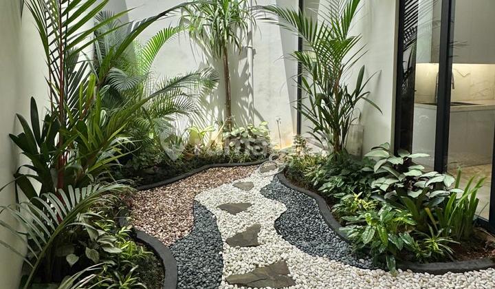 Rumah Elegant Semi Furnished Siap Huni di Kemang Barat Jarang Ada 2