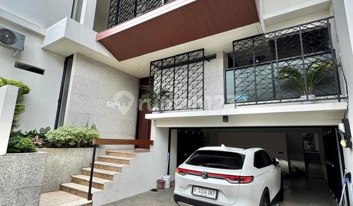 Rumah Elegant Semi Furnished Siap Huni di Kemang Barat Jarang Ada Rumah Elegant Semi Furnished Siap Huni di Kemang Barat Jarang Ada