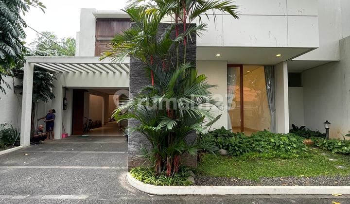 Rumah Mewah di Kemang Jarang Ada Lokasi Strategis Akses 2 Mobil Rumah Mewah di Kemang Jarang Ada Lokasi Strategis Akses 2 Mobil
